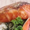 ข้าวหน้าซาลม่อนย่างเซ็ท ข้าวหน้าซาลม่อนย่างเซ็ท