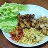 ซัมกยอบซัลสามชั้นห่อผัก