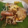 ผัดไทกุ้งสด ใส่กะทิ หอมแดง กุ้งแห้งตัวโตๆ