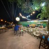 ร้านอยู่ริมถนนเลย