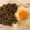 ข้าวกะเพราเนื้อโคขุนสับคั่วกระทะ ฟรีไข่ดาว