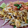ผัดไทยกุ้งแห้ง เลือกพิเศษกุ้งหรือเครื่องได้รสชาติดี หวานไปนิด เส้นดี ไข่สุกกำลัง
