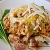 ผัดหมี่โบราณแบบห่อไข่