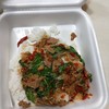 กระเพราเนื้อชิ้นราดข้าว 60บาท