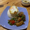 ปลากะพงผัดกะเพรา+ไข่ดาว 55 บาท