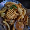 Wedge Fries คือดี กรอบนอก นุ่มใน Waffle fries ก็เยี่ยม Curly fries ไม่ค่อยมีความ