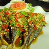 ปลาทูทอดราดพริกขี้หนู