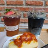 อร่อยดีครับ ตัวแมคคาเดเมียเข้ากันกับชีสเค้กอย่างลงตัว ราคา 155