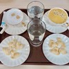 ชุดกาแฟคาปูชิโน่ และ ดับเบิ้ลช็อตเอสเพรโซ่
เสริฟพร้อมขนมกลีบลำดวน สวยงามในแบบไทย