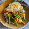 ข้าวราดผัดเครื่องแกงกุ้ง