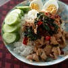 กะเพราะหมูไข่ต้ม