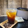 จาก Espresso ที่ทำด้วยความใส่ใจ เทลงในน้ำเย็น เป็นอเมริกาโน่ตามแบบฉบับอเมริกัน