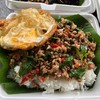 กระเพราหมูสับราดข้าวไข่ดาว 