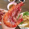 กุ้งสดๆ ตัวใหญ่ ซื้อที่แพประมงหน้าบ้าน