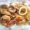 กุ้ง หมึก หมู ชิ้นใหญ่เต็มคำเลยนะคะ
