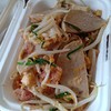 อร้อย อร่อย เต็มคำกับเส้นผัดไทยเหนียวนุ่ม  ฟินกับรสชาติของแหนมความนุ่มของหมูยอหอ