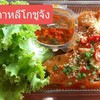สามชั้นสไลด์บาง หมักด้วยซอสโกชูจัง ย่างบนกะทะร้อน ทายคู่ผักแกล้มและน้ำจิ้มสูตรพิ
