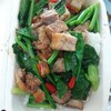 คะน้าหมูกรอบ