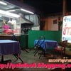 ร้านข้าวต้มรอบดึกริมถนนติดกับ 7-11