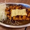 ข้าวแกงกะหรี่หมูชุบเกล็ดขนมปังทอด เพิ่มชีส