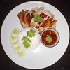ข้าวไก่อบกับน้ำจิ้มแจ่วสูตรเด็ดของทางร้าน รับประกันความอร่อย!