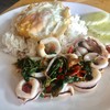 ข้าวกะเพราปลาหมึก