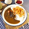 ข้าวแกงกะหรี่ toppingด้วย ปลาหมึกทอด ปรุงรส