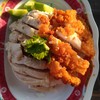 ข้าวมันหอมๆนุ่มๆ ไก่ต้มกำลังดี ไก่ทอดก็กรอบ อร่อยค่ะ 