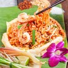 ผัดไทยห่อไข่กุ้งสด
