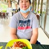ส่วนด้านนอก open air ค่ะ แต่ละโต๊ะห่างกันเกิน 1 เมตร ค่ะ