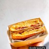 ขอมาเล่าให้ฟังเมนู เบคอนชีส ไข่ของร้านคือขายดีมากกก แต่แนะนำเป็นไข่ omlet ทรัฟเฟ