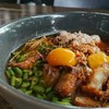 ก๋วยเตี๋ยวรสจัดจ้าน เปรี้ยวหวานลงตัว พร้อมหมูสีบ หมูกรอบ หมูเด้ง