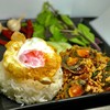 ผัดกะเพราหมสับไข่เยี่ยวม้า พริกแห้งโบราณ