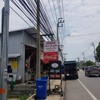 ร้านอยู่ซ้ายมือ ทางไปอำเภอพระสมุทรเจดีย์ เห็นป้ายโค้กสะดุดตาแต่ไกลเลยค่ะ