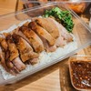 ไก่ย่างหมักสูตรพิเศษ ทานกับข้าวหอมมะลินุ่มๆ เสริฟพร้อม น้ำจิ้มแจ่วมะขามเน้นๆ และ