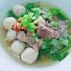 เกาเหลาหมู โรยหน้าด้วยลูกชิ้น และหมูสดหมัก น้ำซุปกลมกล่อม