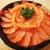 เนื้อปลาแซลมอนสด มีวาซาบิสดให้ด้วย อร่อยมากค่ะ