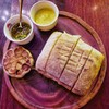 ไม่แน่ใจว่าเป็น  sour dough ไหม อร่อยทาเนยกระทียมยิ่งอร่อย