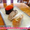 ซูชิ 3 หน้า ไข่กุ้ง ซาบะดอง และแซลมอนลนไฟ