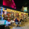 บรรยากาศร้าน ฝรั่งแน่นทุกค่ำคืน