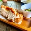 หมูกรอบเราว่าอร่อยนะจิ้มกับแจ่วรสเด็ด เริ่ดมากกก