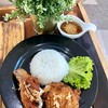 ข้าวไก่ทอดตะไคร้ น้ำจิ้มแจ่ว 