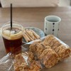 อร่อยทุกอย่าง จริงๆเราสั่งแค่ กาแฟกับข้าวแต๋น แต่มีน้ำเปล่าเสริฟ มีขนมทองม้วนแถม