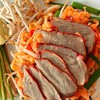 ผัดไทย หมูแดง 69฿