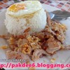 ข้าวหมูทอดกระเทียมไข่ดาวประมาณ 70 บาท กินได้ทั่วไป ไม่ได้โดดเด่นอะไร
