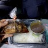 สั่งข้าวไปให้แฟน แฟนบอกว่าเหมือนสั่งน้ำราดมากินกับข้าว ได้ซี่โครงหมูที่พอเลาะเนื