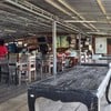 ร้านมีที่นั่งเยอะอยู่ แต่วันที่มาไม่มีแขกโต๊ะอื่นเลย