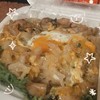 แนะนำก๋วยเตี๋ยวคั่วเลยค่ะ กลิ่นคั่วหอมมากกกก กินกับซอสพริกอร่อยลงตัวเลย ไข่อบทำม