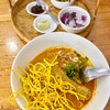 ข้าวซอยน่องไก่ พร้อมเครื่องเคียง
