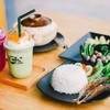 ข้าวปลาทอดบูดู กะ ผักลวก เมนูบ้านๆที่หายากในร้านอาหาร